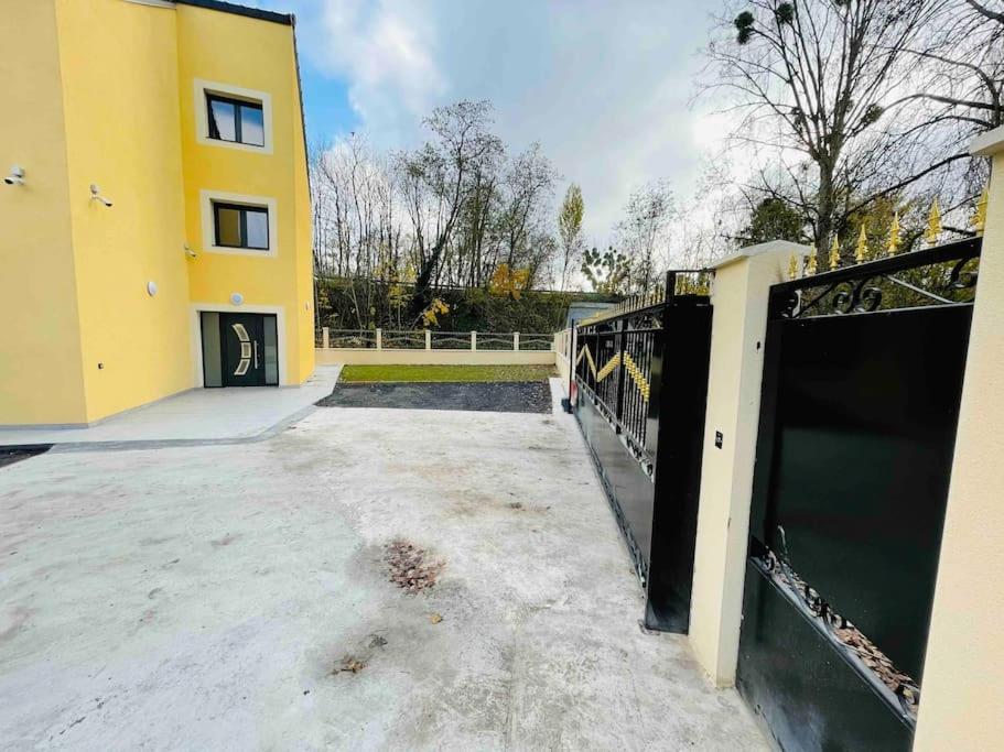 Masion Belle Vue Apartment ซาร์คเซลส์ ภายนอก รูปภาพ